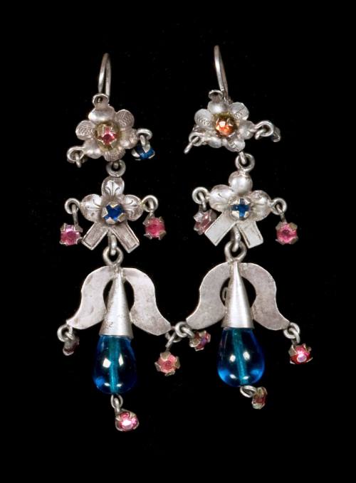 Earrings, tiered flowers