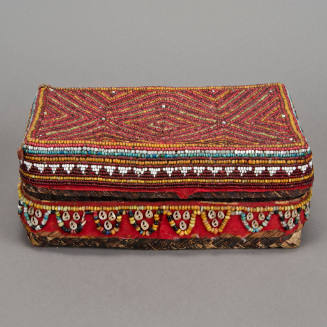 Beaded basket with lid