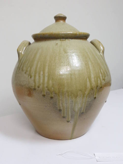 Stoneware jar with lid