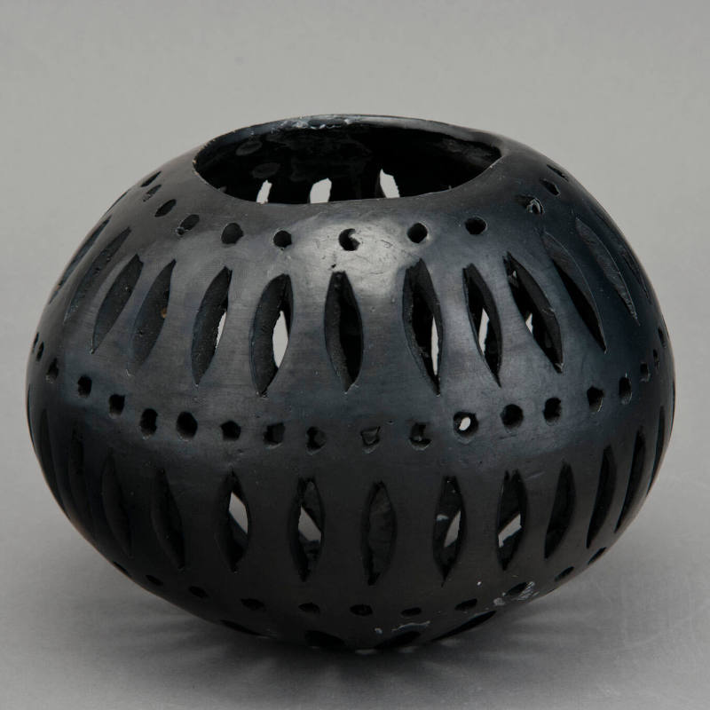 Cutwork olla-Small