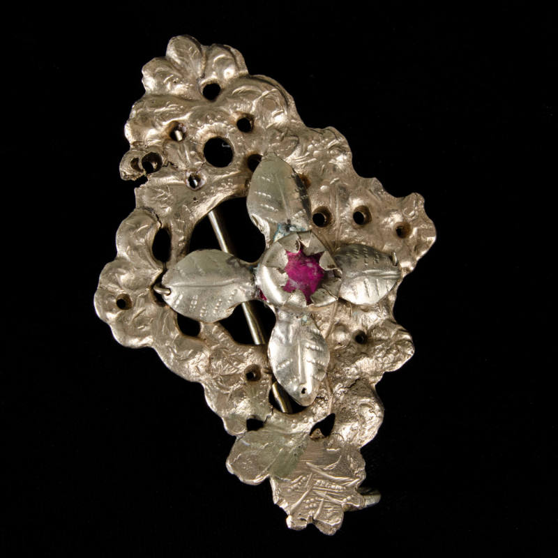 Pin, brooch with baroque floral motif