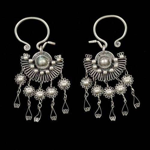 Pair of earrings