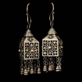 Pair of earrings