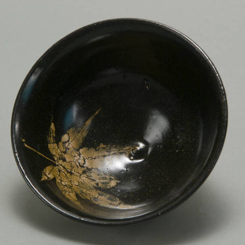 Tea bowl with Maple leaf design