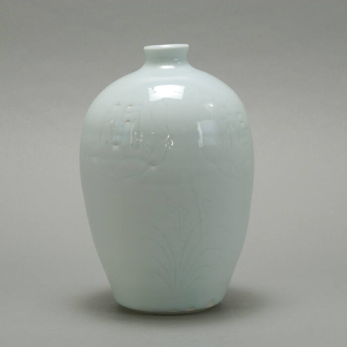 Bottle vase with small raised neck opening.
