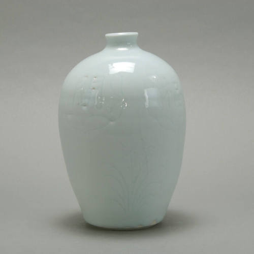 Bottle vase with small raised neck opening.