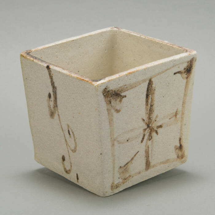Brown/white ceramic box-shaped dish
