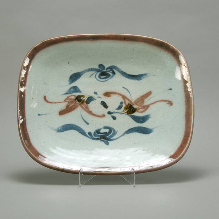 Oblong platter with floral design