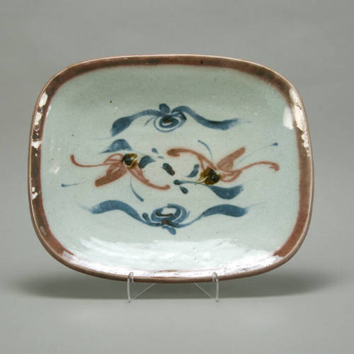 Oblong platter with floral design