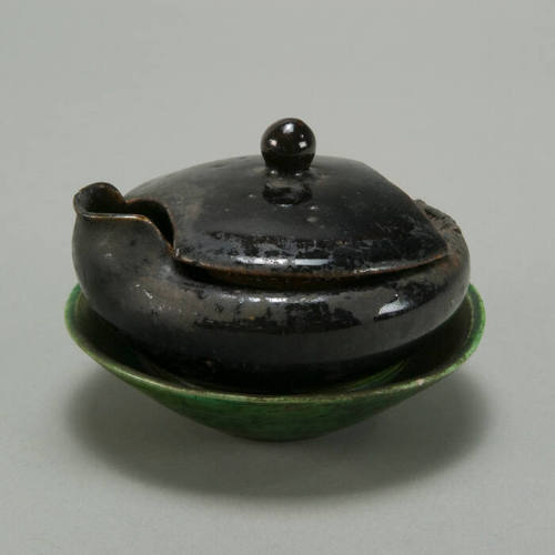Stoneware ceramic covered oil lamp with saucer