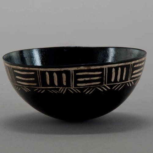 Bowl with geometric design