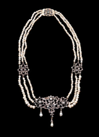 Box with Necklace