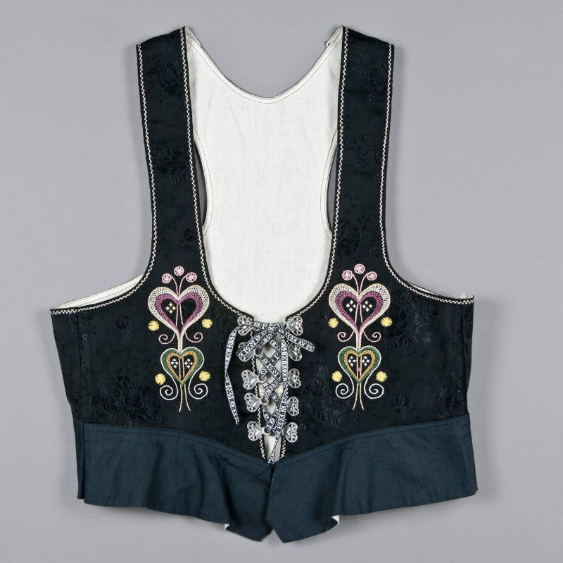 Svart sidenliv (black silk bodice)