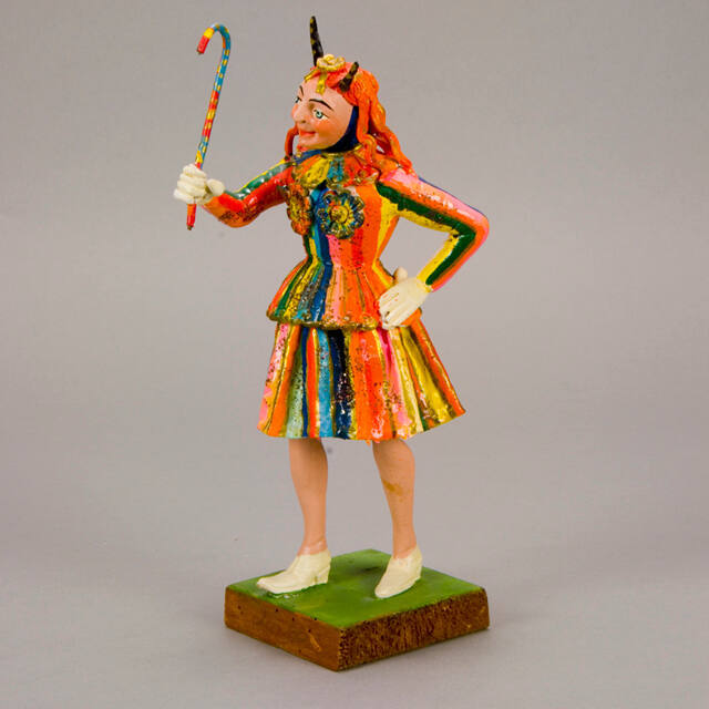 Saqra China Dance Figure