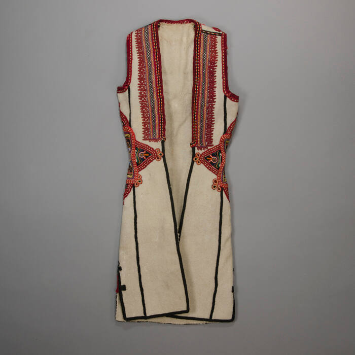 Sleeveless coat