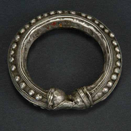 Upper arm bracelet