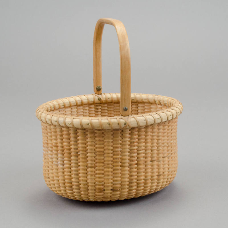 Handled oval basket
