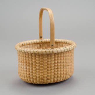 Handled oval basket