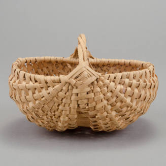 Double lobed basket